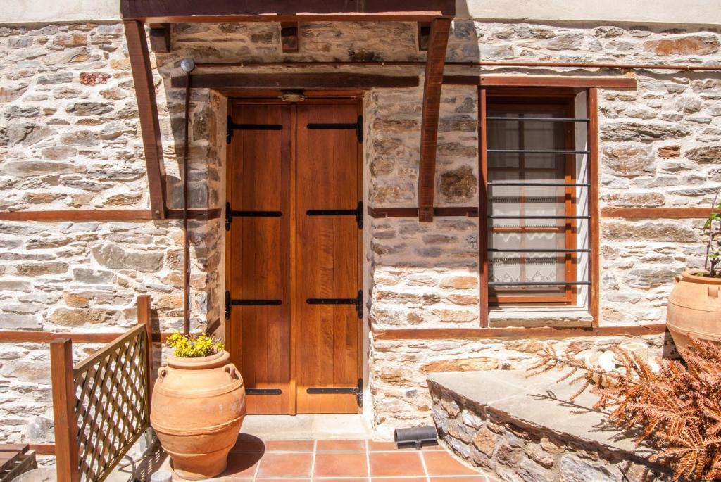 Viraggas Traditional Hotel Vrastama Екстер'єр фото