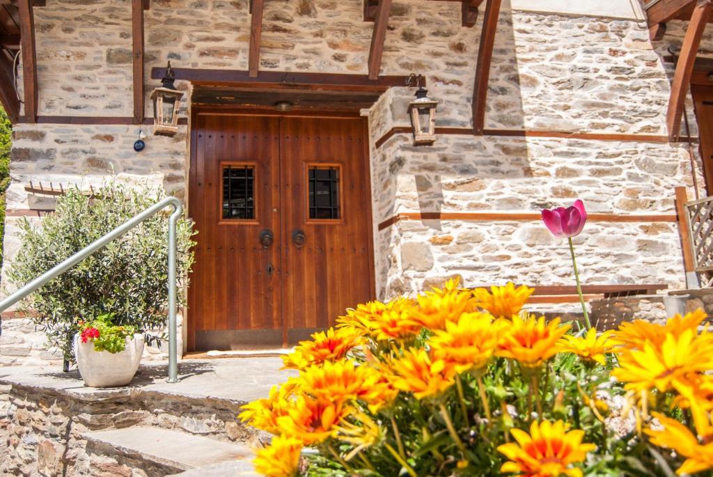 Viraggas Traditional Hotel Vrastama Екстер'єр фото